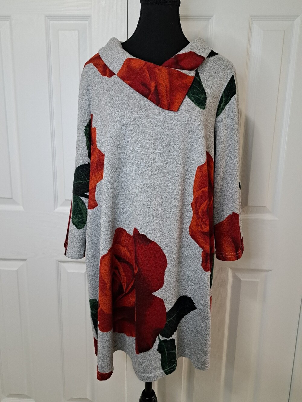 Cleo Cowl Neck Knit Floral Pullover Size XL Roses Red Grey Tunic Top Sweater
